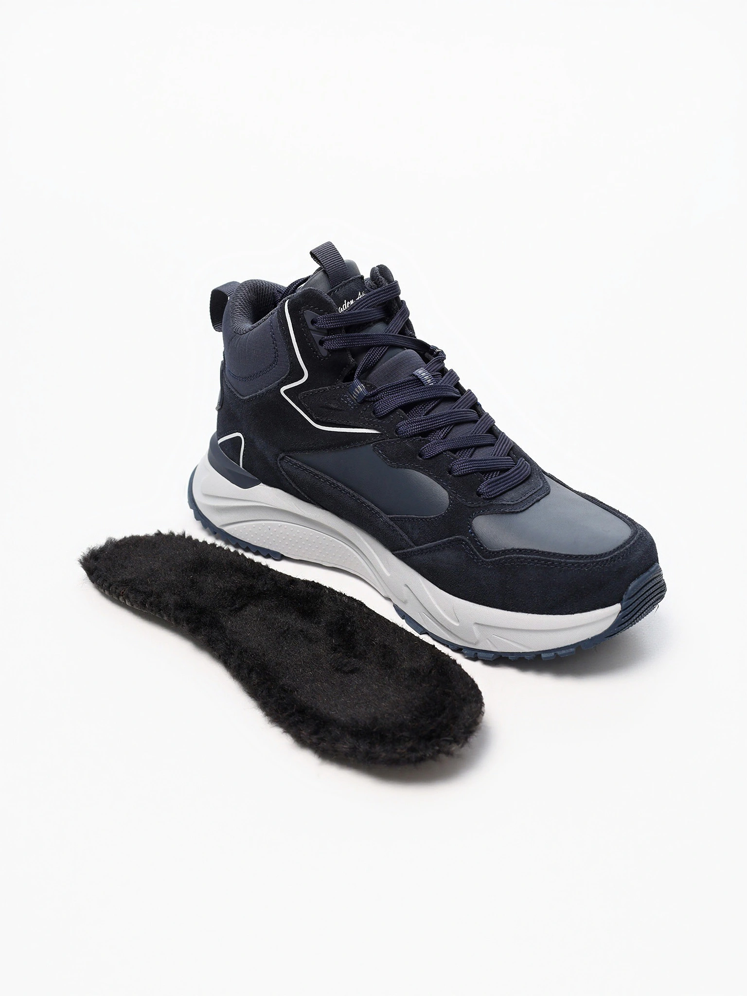 Кроссовки синего цвета комбинированные на средней подошве